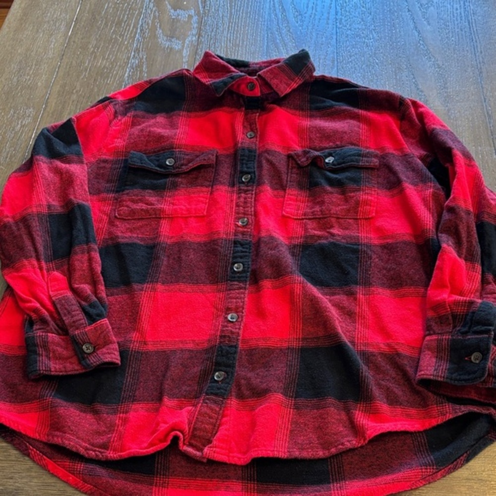 Old Navy The Boyfriend Shirt Red and Black plaid flannel Shirt Medium
